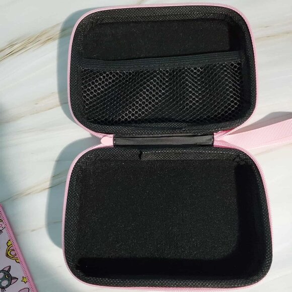 Sailor Moon Lot (pin, keychain, ID holder, button, case) - Picture 2 of 2